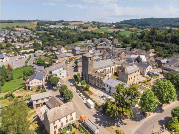 Vue aérienne de la commune d'Arvieu